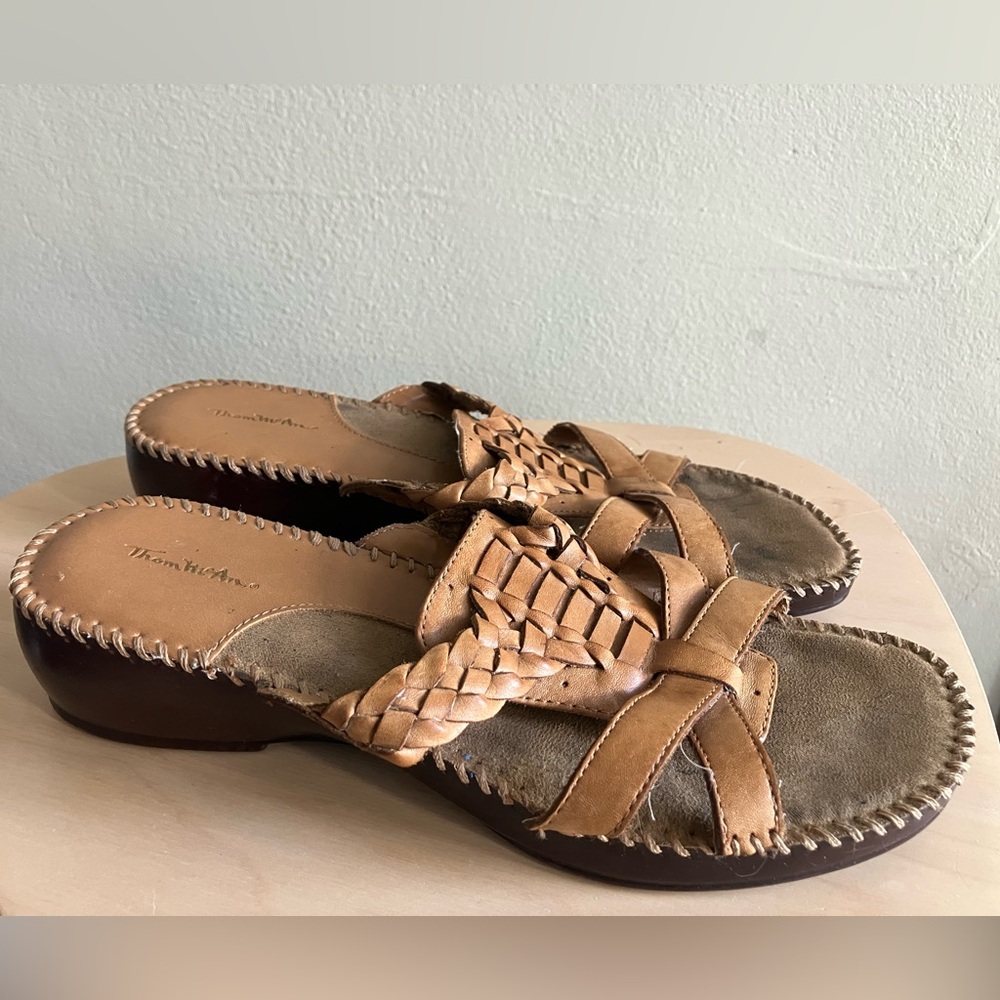 Thom McAn Women’s Sandals Size 7 Tan Braided Leather Comfort Wedge Strappy Shoe